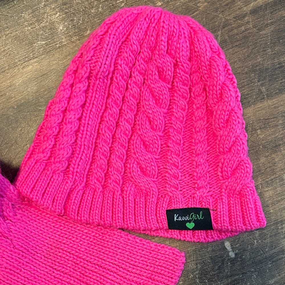 Kawi Girl Hot Pink winter hat and scarf - Picture 2 of 4